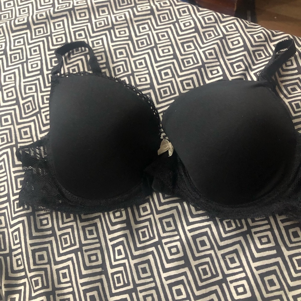 Beautiful black bra in mint condition